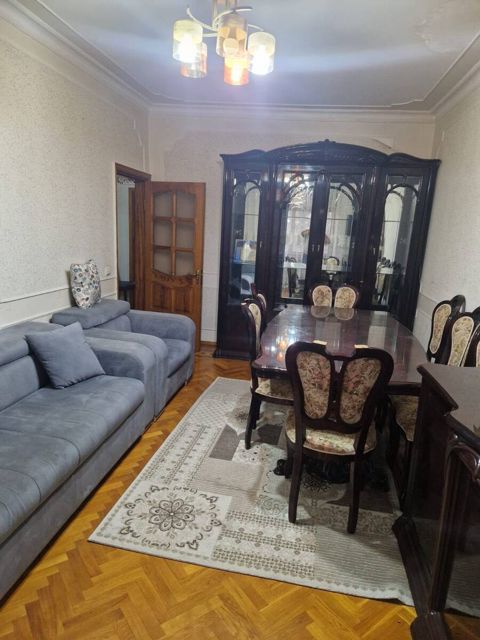 İcarəyə verilir 3 otaqlı köhnə tikili 80 m² — Bakı