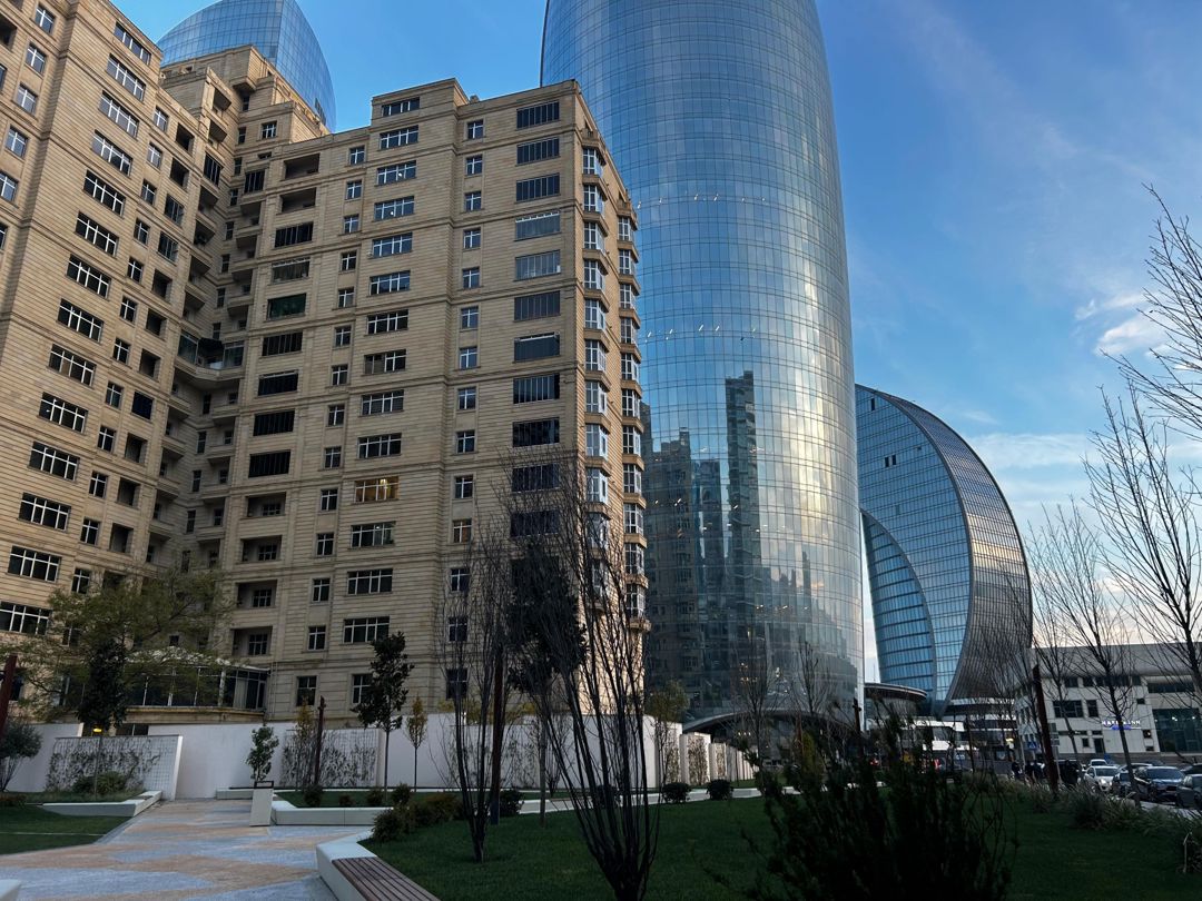 7 otaqlı mənzil, 306 m², просп., Нефтяников — Mənzil, Bakı