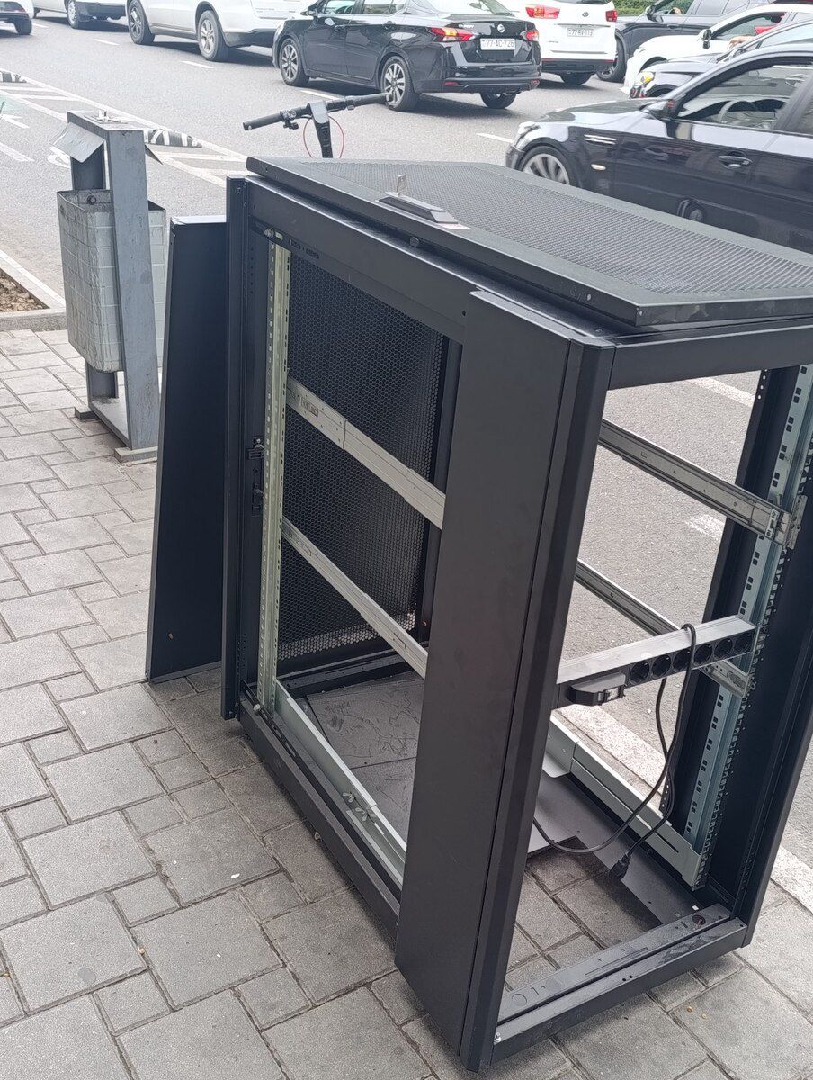 Rack Server dolabı – 22U — Şəbəkə və server avadanlığı, Bakı (2)