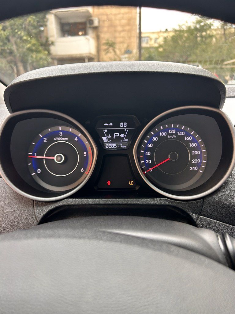 Hyundai Avante, 1.6 L, 2015 il, 228 517 km — Avtomobillər, Bakı (8)