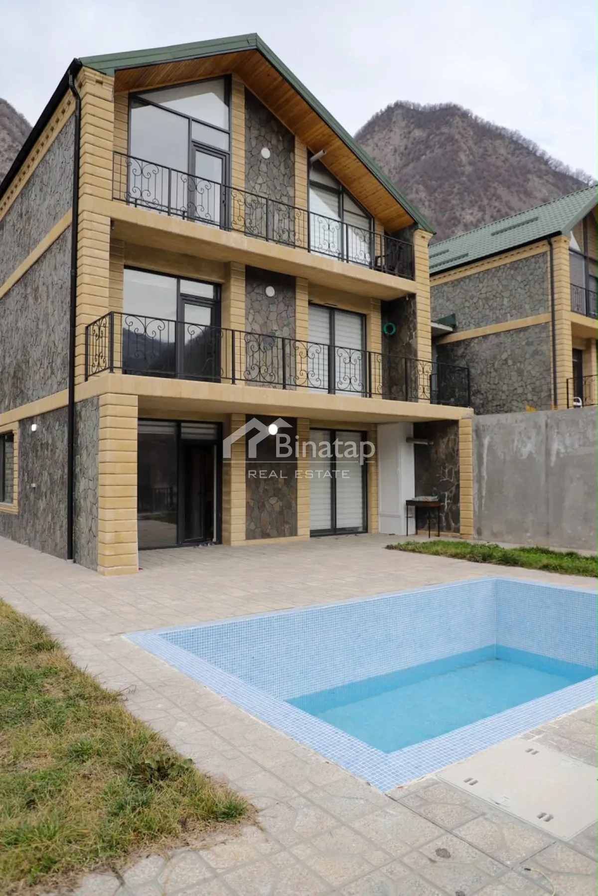 Satılır 5 otaqlı həyət evi / bağ evi 300 m², Qax rayonu — Bakı