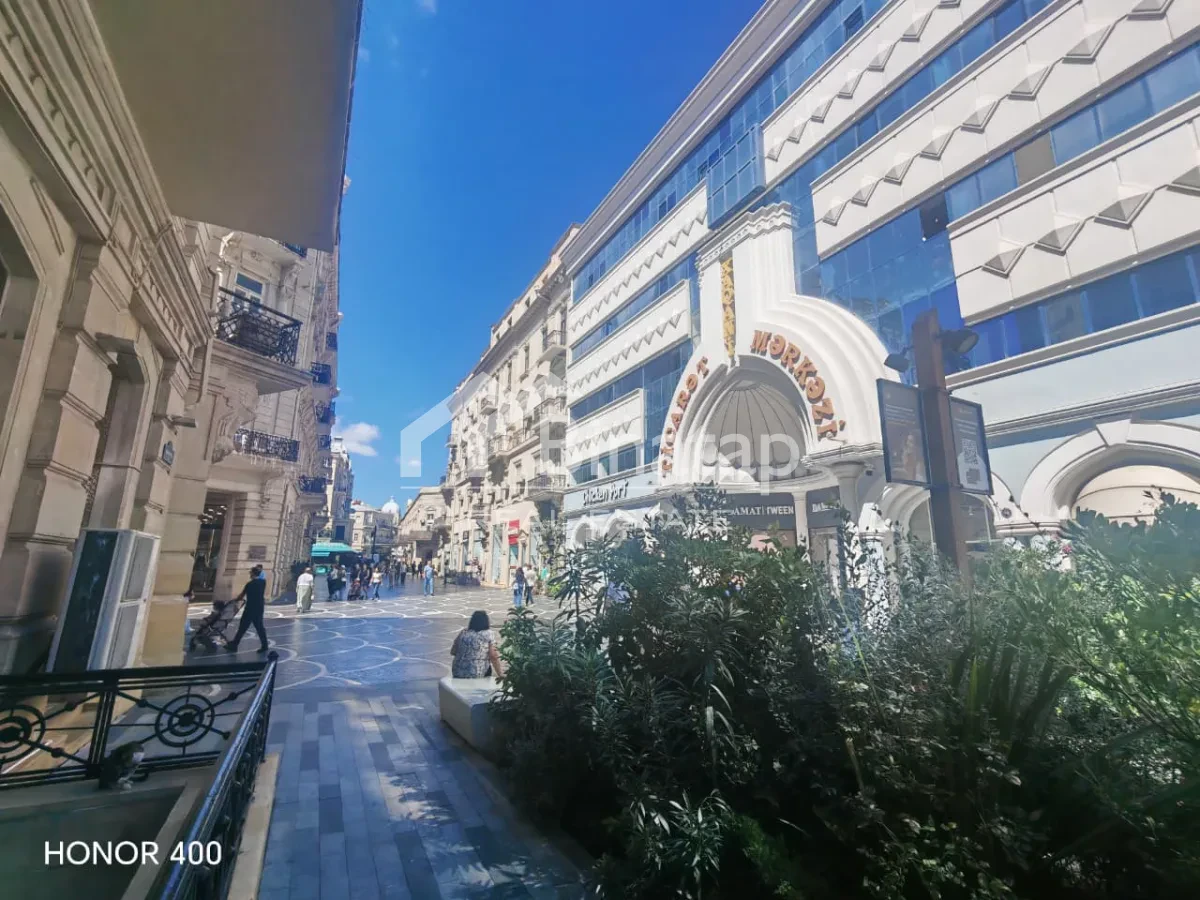 Satılır 2 otaqlı köhnə tikili 110 m², Sahil metrosu, Səbail rayonu — Mənzil, Bakı (2)