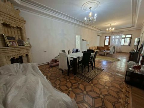 Satılır 4 otaqlı həyət evi/bağ evi 600 m² — Bakı