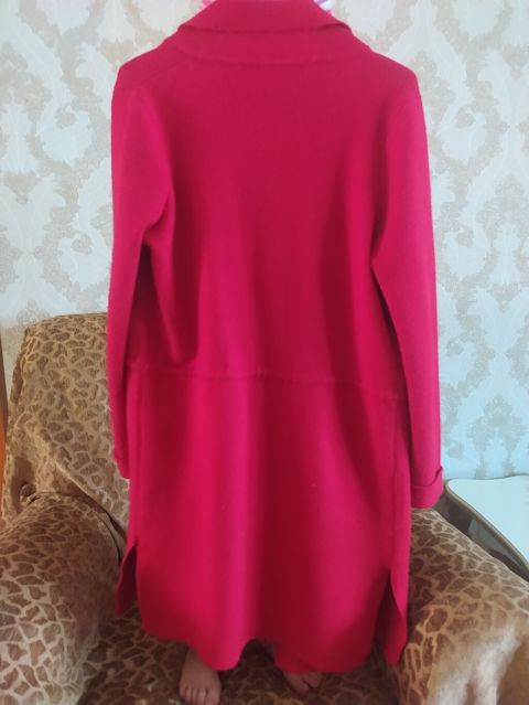 Qadınlar üçün qırmızı kardiqan/palto tipli üst geyimi - Rəng: parlaq — 35 ₼ · Gəncə · Coqlar və zaqetlər Qadınlar üçün qırmızı kardiqan/palto tipli üst geyimi - Rəng: parlaq — Gəncə