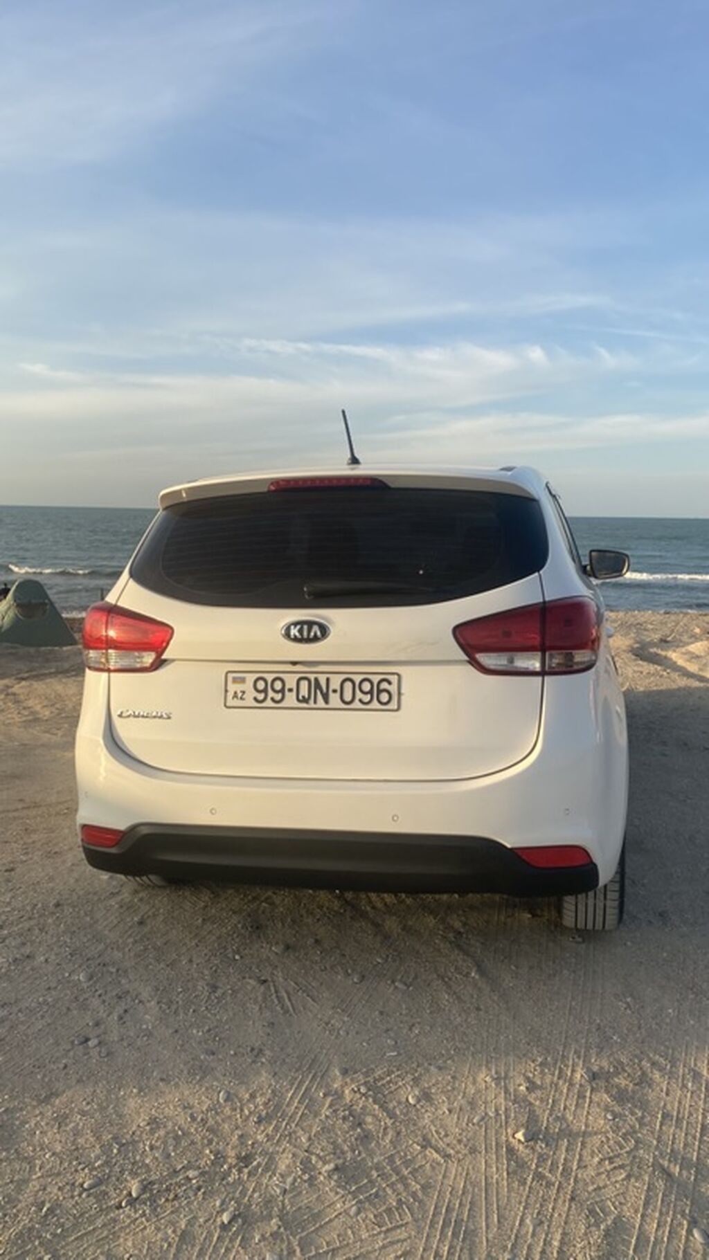 Kia Carens, ağ rəng, 5 qapılı kompakt MPV. Xarici: - LED gündüz 99-QN-096 — Avtomobillər, Bakı (3)