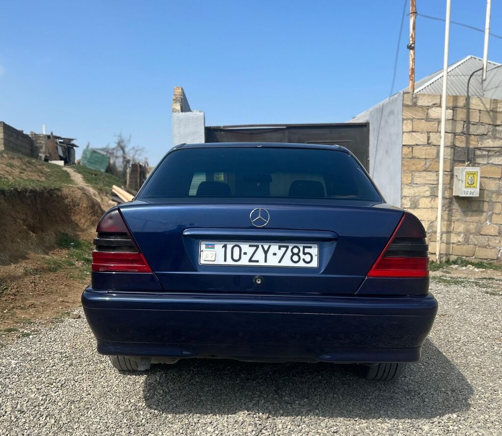 Mavi rəngli sedan avtomobil Xüsusiyyətlər: - Kuzov: 4 qapılı sedan 10-ZY-785 — Avtomobillər, Masazır (6)