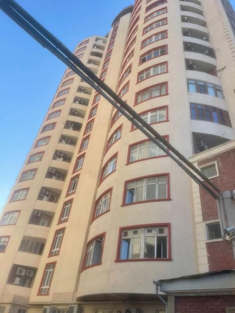Satılır 4 otaqlı yeni tikili 191 m² — Bakı