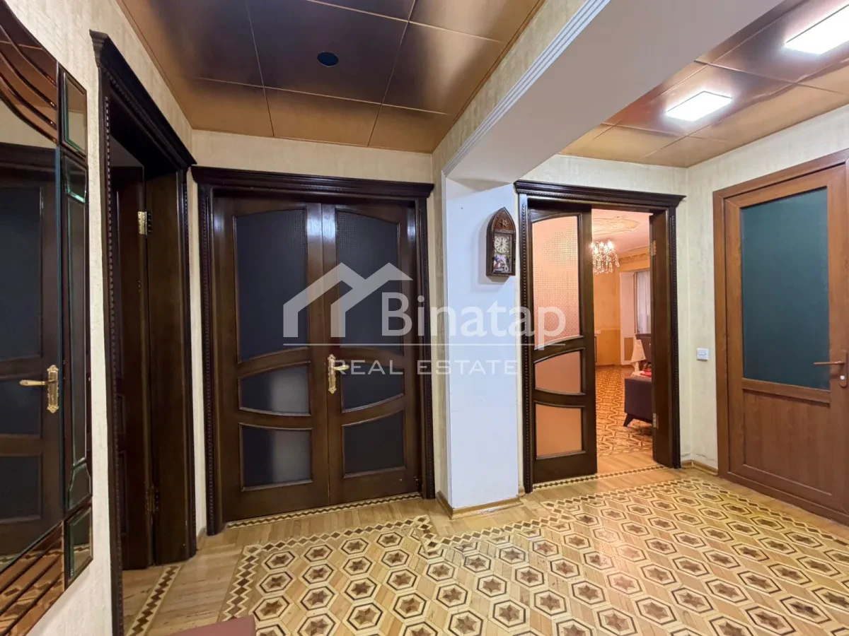 Satılır 4 otaqlı köhnə tikili 120 m², Elmlər Akademiyası metrosu, Yasamal rayonu — Mənzil, Bakı (2)