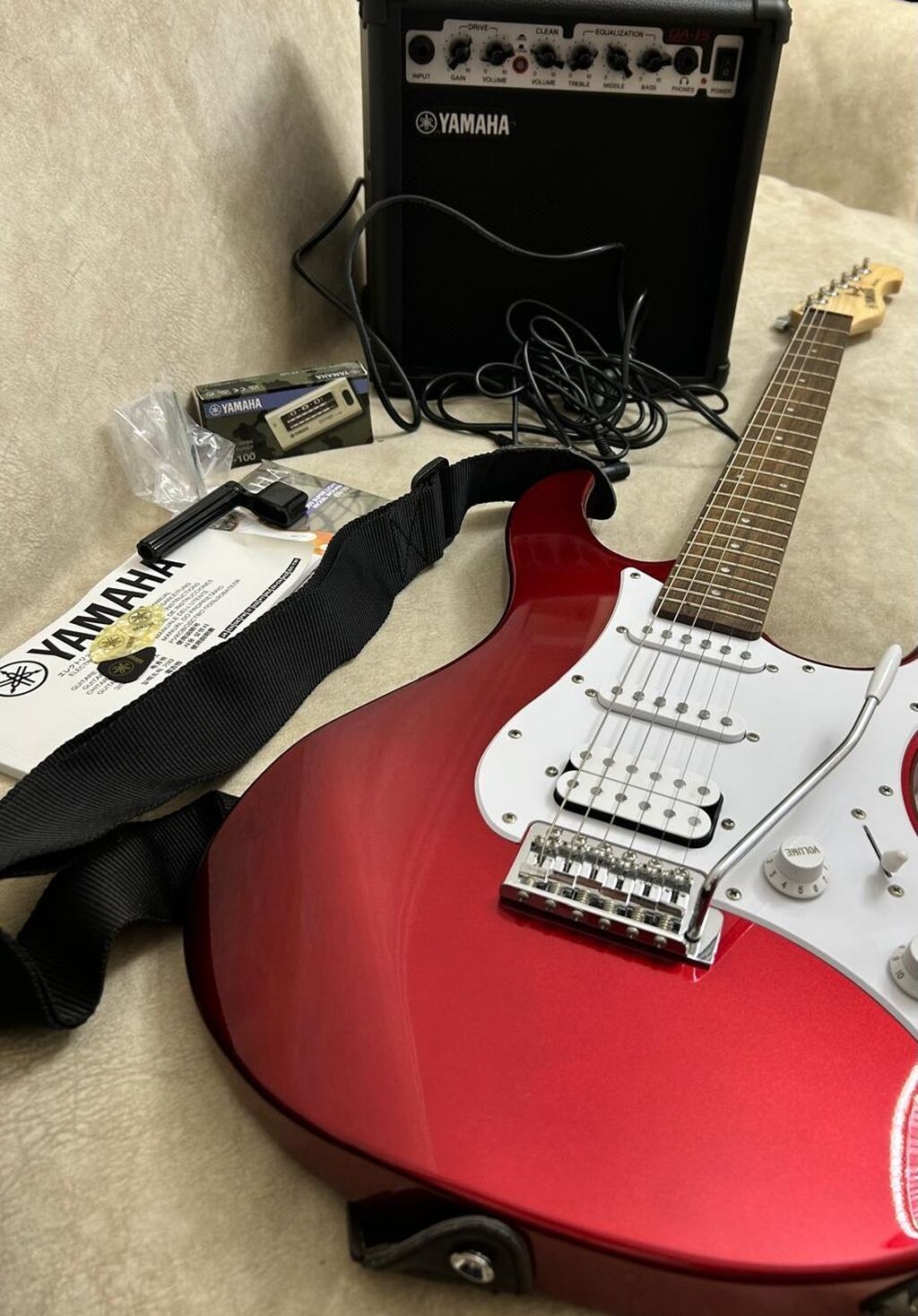 Yamaha gitara Kontakt home dan 800-900 azn civarında alınıb. Çox az — Gitarlar və digər simli alətlər, Sumqayıt (2)