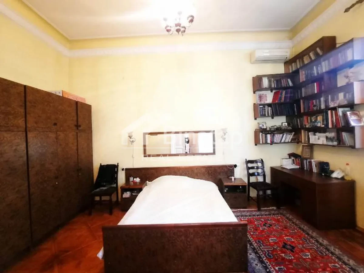 Satılır 4 otaqlı köhnə tikili 120 m², Sahil metrosu, Səbail rayonu — Mənzil, Bakı (5)