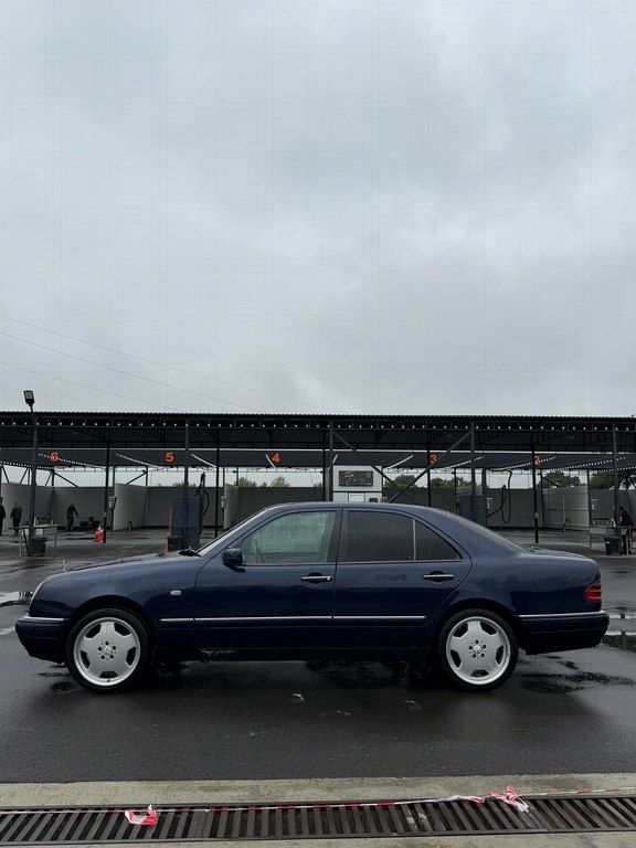 Mercedes E 230, 2.3 L, 1996 il, 420 000 km 10-UM-645 — Avtomobillər, Bakı (4)