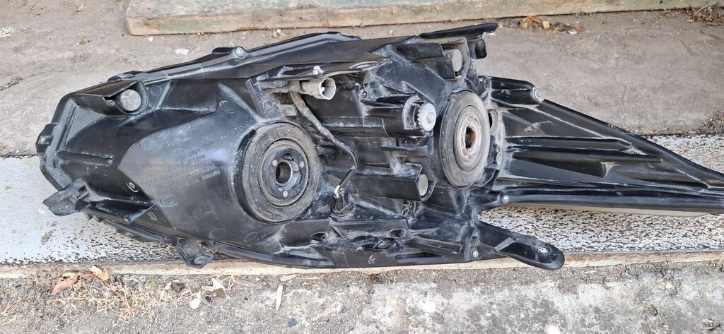 Toyota 30 kuza 2009-2015 Orijinal farası.əla vəziyyətdədir.qırığı — Avtomobil işığı, Bakı (3)