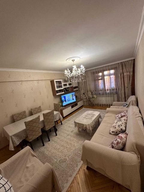 Satılır 3 otaqlı köhnə tikili 86 m² — Bakı