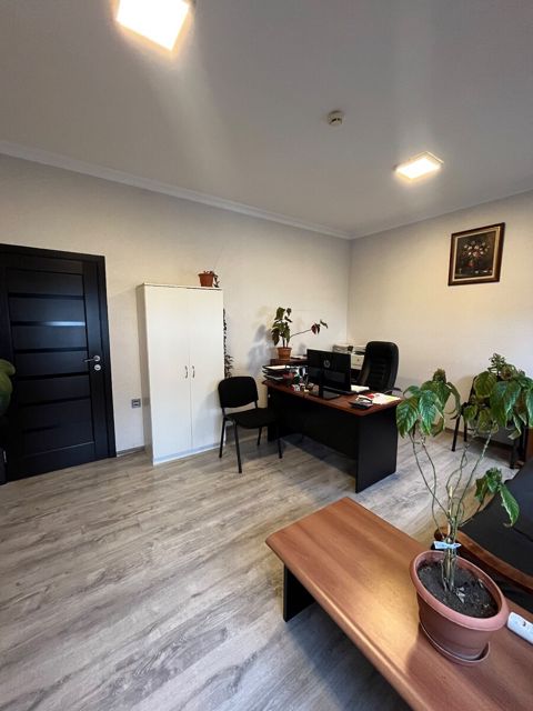 Ofis icarəyə verilir, Məmməd Araz 20 küç — Bakı