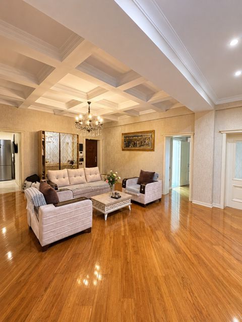 Satılır 4 otaqlı yeni tikili 190 m² — Bakı