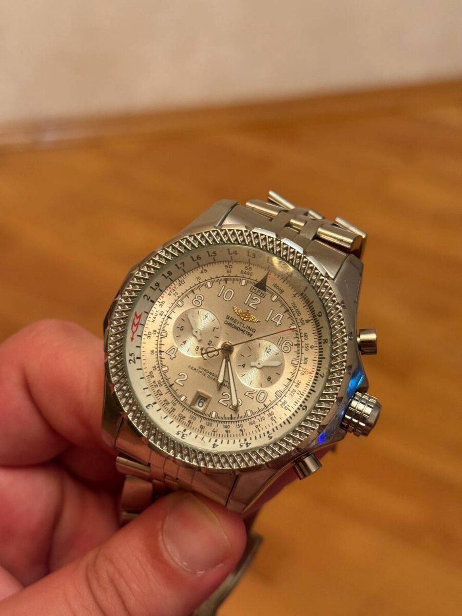 Breitling qol saatı — Şəxsi əşyalar, Bakı
