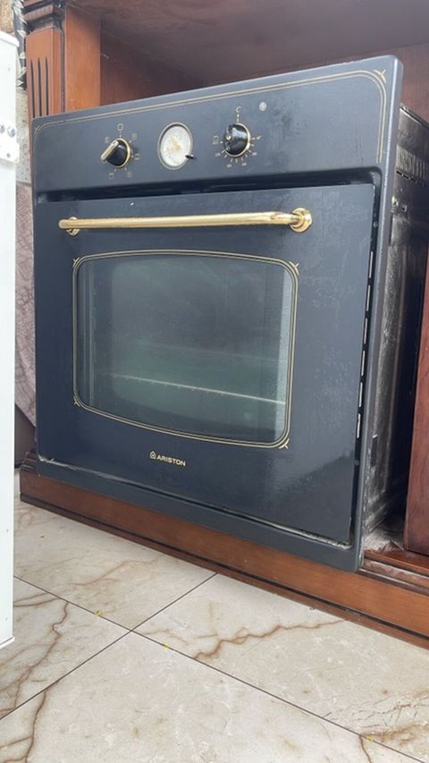 Ariston daxili soba – retro dizayn - Quraşdırılan tip, ön panel qara — Digah