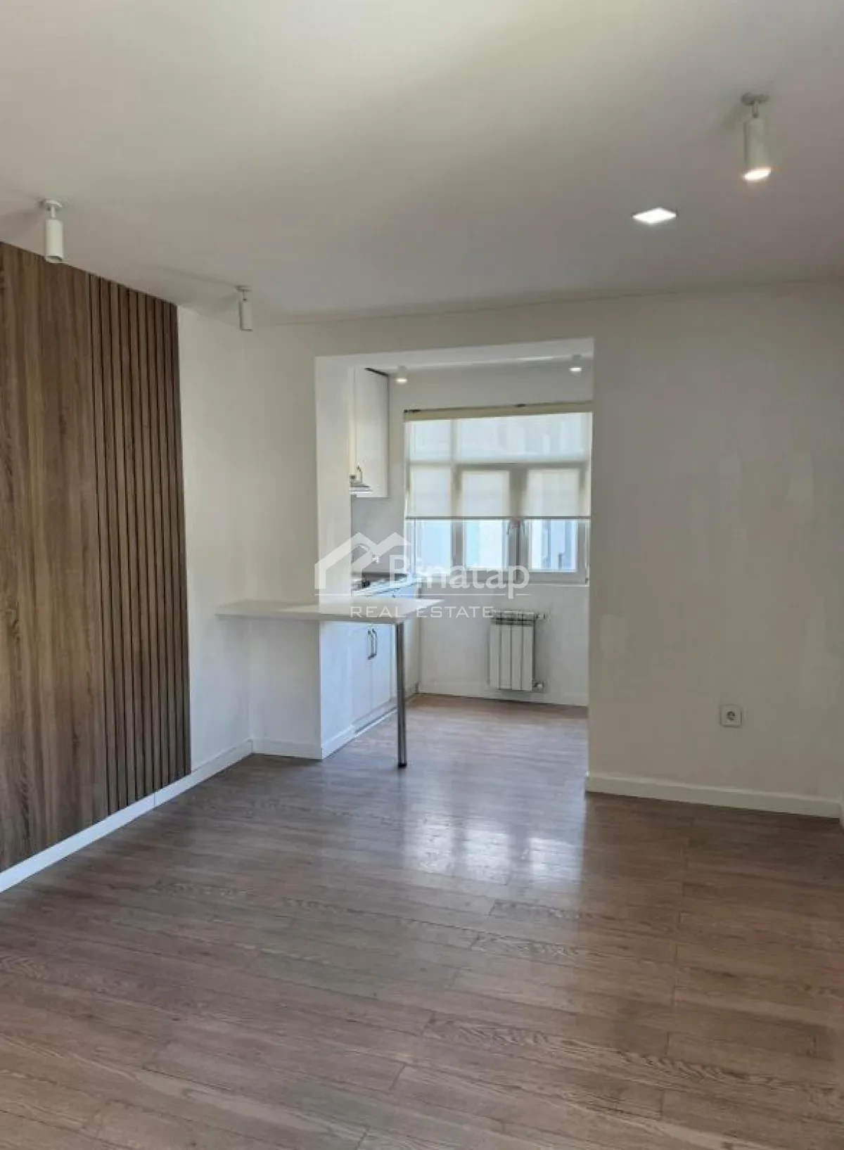 Satılır 2 otaqlı köhnə tikili 40 m², İnşaatçılar metrosu, Yasamal rayonu — Bakı