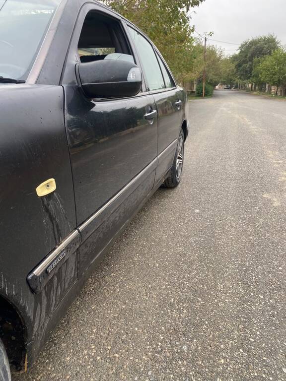 Mercedes E 230, 2.3 L, 1997 il, 285 000 km — Avtomobillər, Bakı (3)