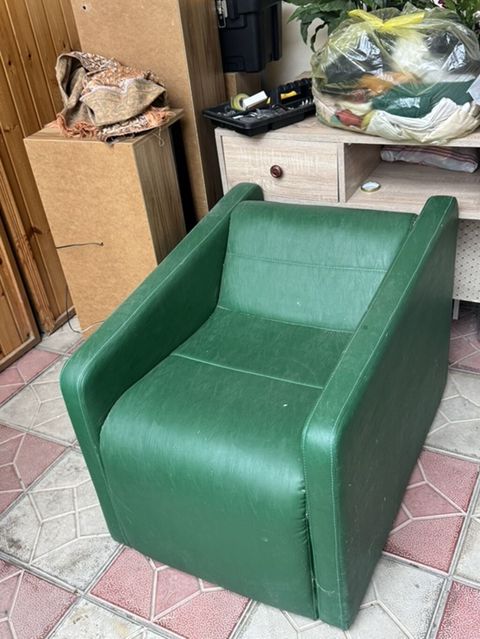 Yaşıl rəngli, kompakt kreslo - Material: süni dəri (asan təmizlənir — 20 ₼ · Mehdiabad · Kreslolar Yaşıl rəngli, kompakt kreslo - Material: süni dəri (asan təmizlənir — Mehdiabad