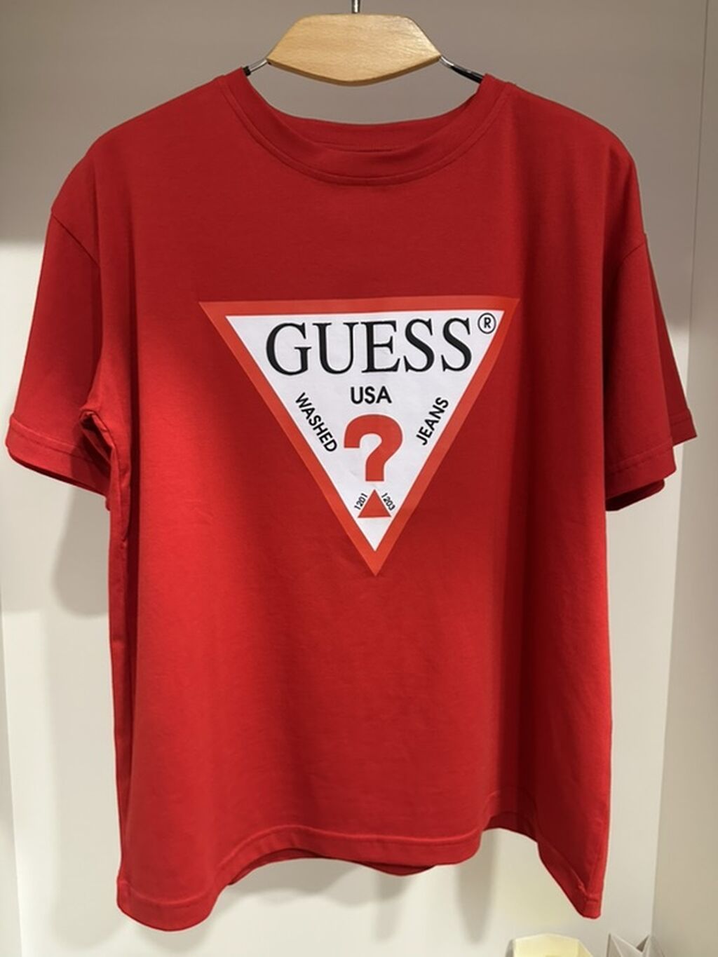 Futbolka, Guess, Standart, rəng - Qırmızı — Futbolka və polo, Bakı