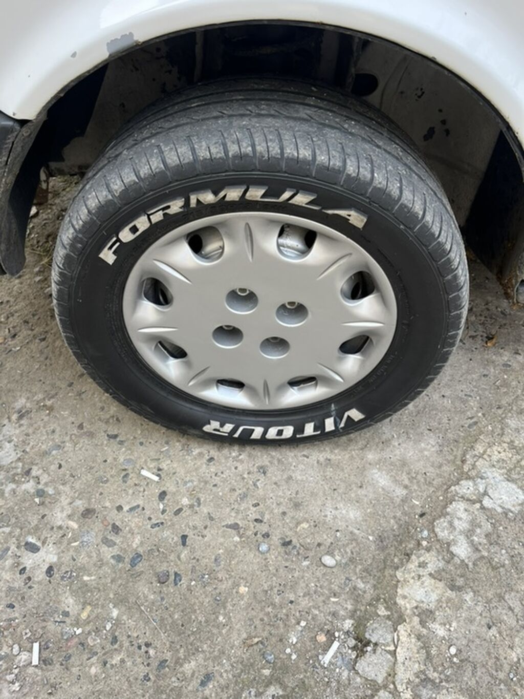 Formula Vıtour avtomobil təkəri və plastik diskkapaq dəsti — Şinlər, İmişli