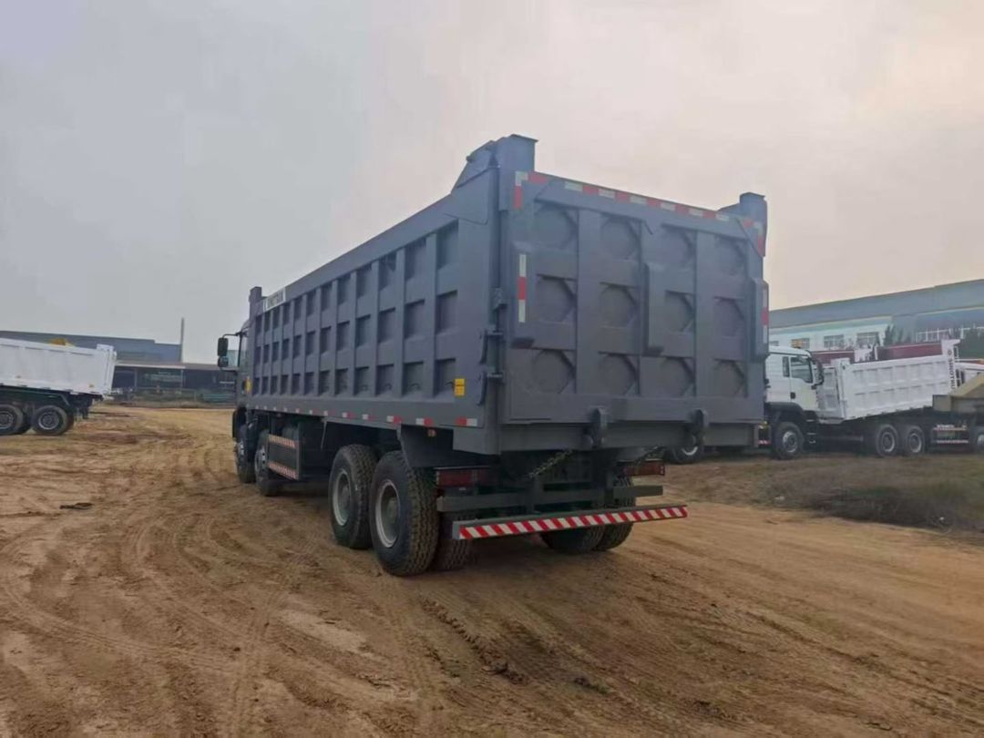 Özüboşaldan yük maşını Sınotruk 8x4, 2025 il — Yük avtomobilləri və qoşqular, Bakı (5)