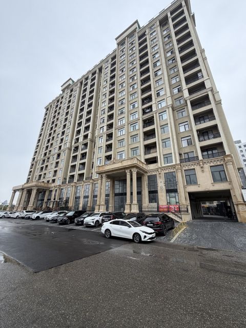 Satılır obyekt 400 m² — Bakı