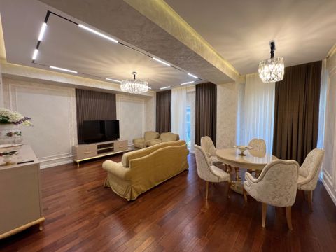 İcarəyə verilir 5 otaqlı yeni tikili 220 m² — Apartment