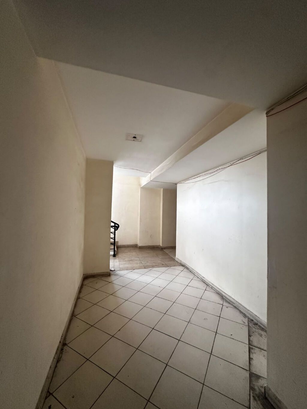 For sale: 2-room apartment (old building), 40 m² — Mənzil, Bakı (10)