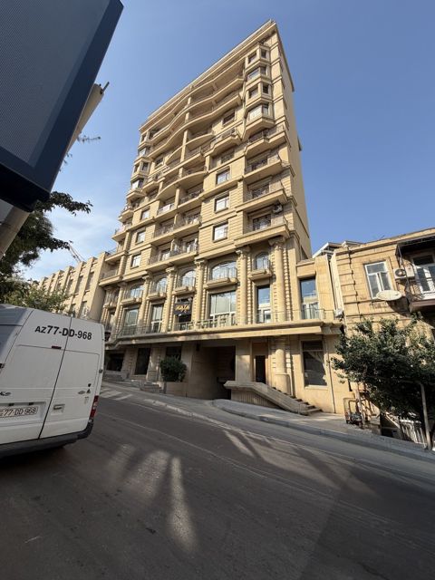 Satılır obyekt 578 m² — Bakı