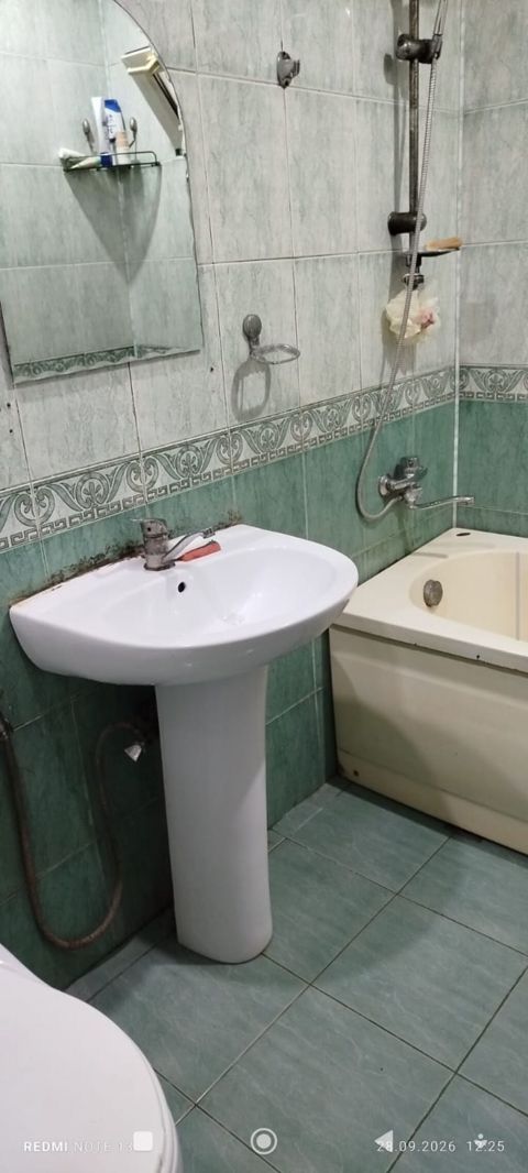 2 otaq əşyali menzil xirdalanda 5 sayli mektebin yaninda 2 mertebeli — Bakı