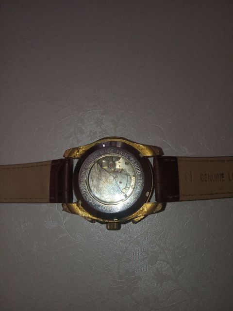 Tissot kişi qol saatı - Korpus: qızılı rəngli yuvarlaq metal korpus — Bakı