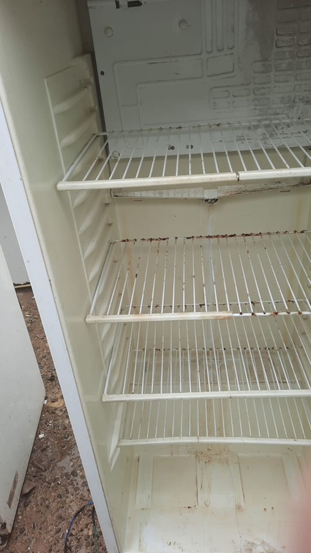 İşlənmiş 2 qapılı Electrolux Soyuducu Satılır, rəng - Ağ, Dolab içi — Soyuducular, Güzdək (3)