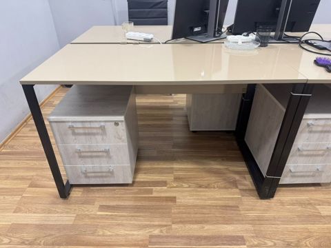 Normal ofis masası 80azn unvan sumqayit*Tehi — Bakı
