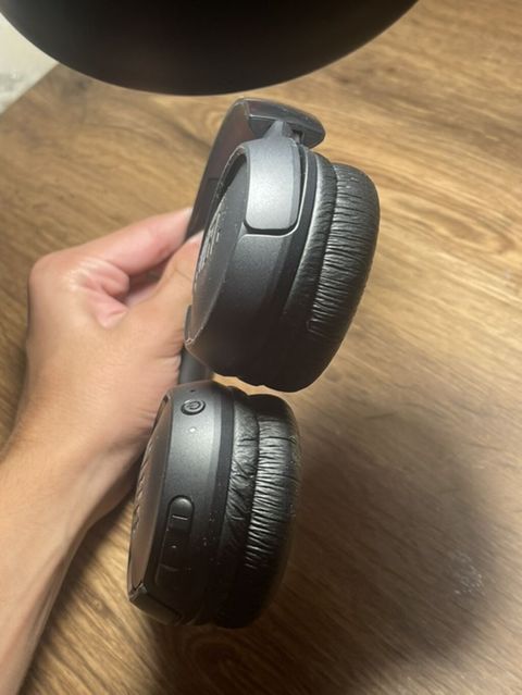 Yeni Simsiz (Bluetooth) Qulaqcıqlar, JBL, rəng - Qara — 60 ₼ · Bakı · Qulaqcıqlar Yeni Simsiz (Bluetooth) Qulaqcıqlar, JBL, rəng - Qara — Bakı