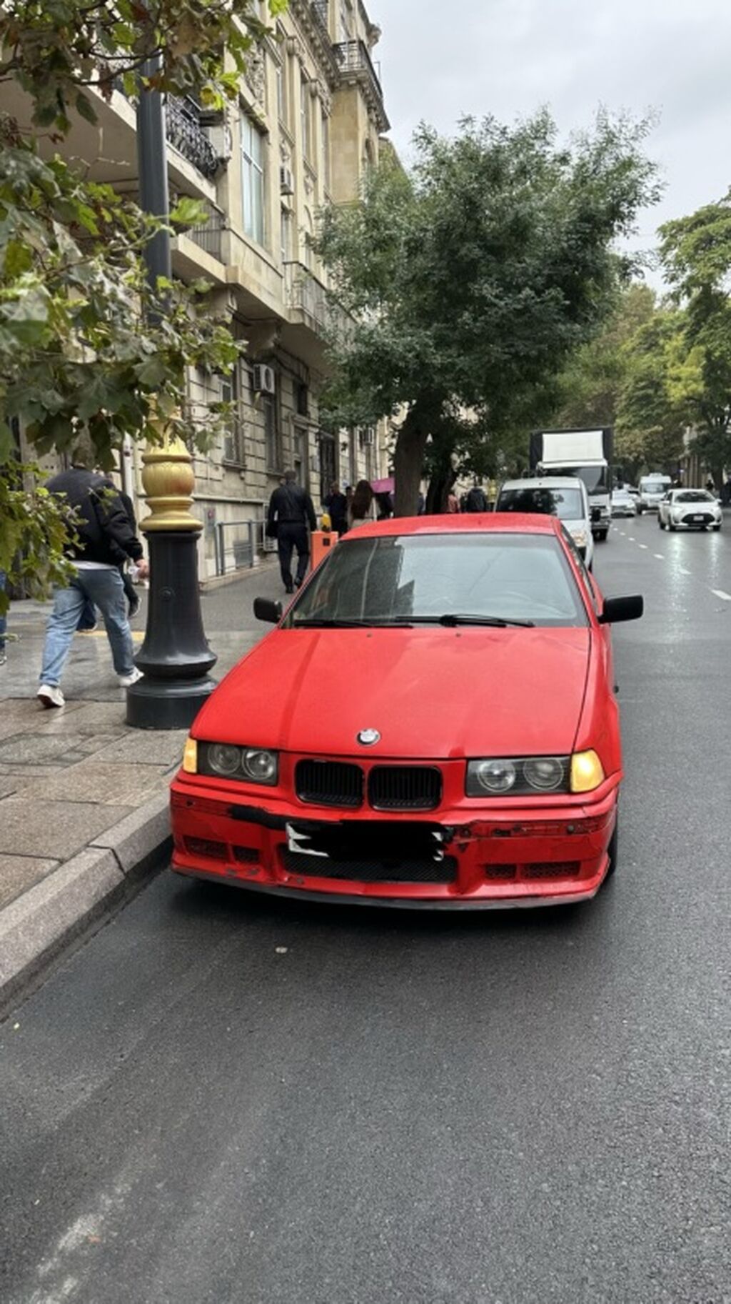 BMW 3 Series E36 sedan – parlaq qırmızı rəngdə, 4 qapılı kuzov — Avtomobillər, Bakı (4)