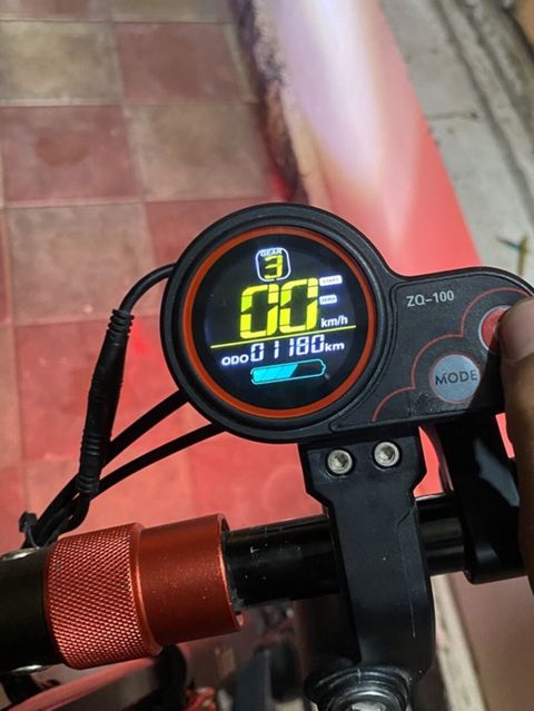 Elektrikli skuter – Ultra/siber üslublu güclü şəhər modeli — Digah