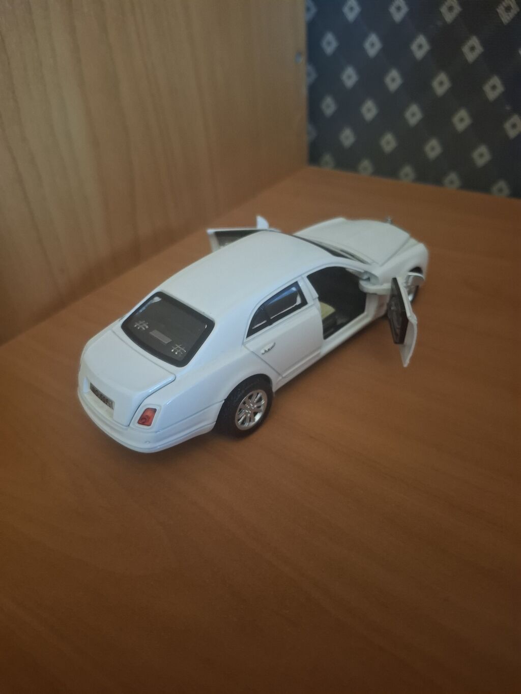 Bentley Mulsanne miniatür model avtomobil - Miqyas: təxmini 1:24 — Modellar, Bakı (4)
