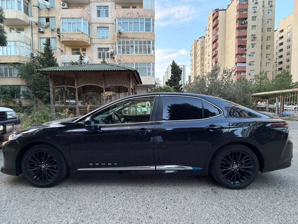 Toyota Camry, 2.5 L, 1.6 kWh, 2023 il, 16 500 km — Avtomobillər, Bakı (2)