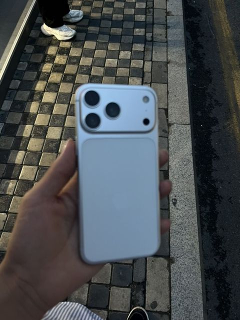 IPhone 17 Pro Max, Ağ, Face ID — 300 ₼ · Bakı · Apple iPhone IPhone 17 Pro Max, Ağ, Face ID — Bakı