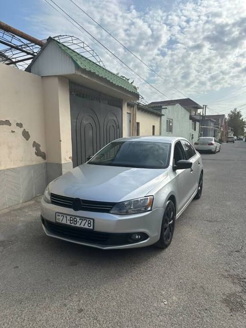 Volkswagen Jetta, 2.0 L, 2011 il, 296 119 km — Bakı