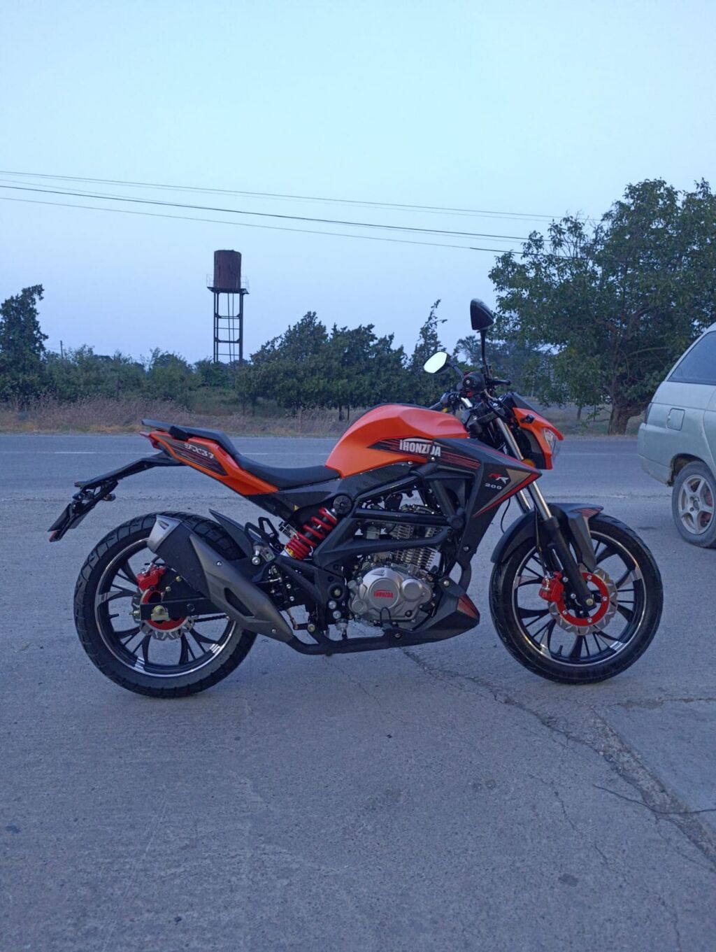 Sport/naked üslublu narıncı-qaranın kombinasiyasında şəhər — Motosikletlər, Xaçmaz (5)