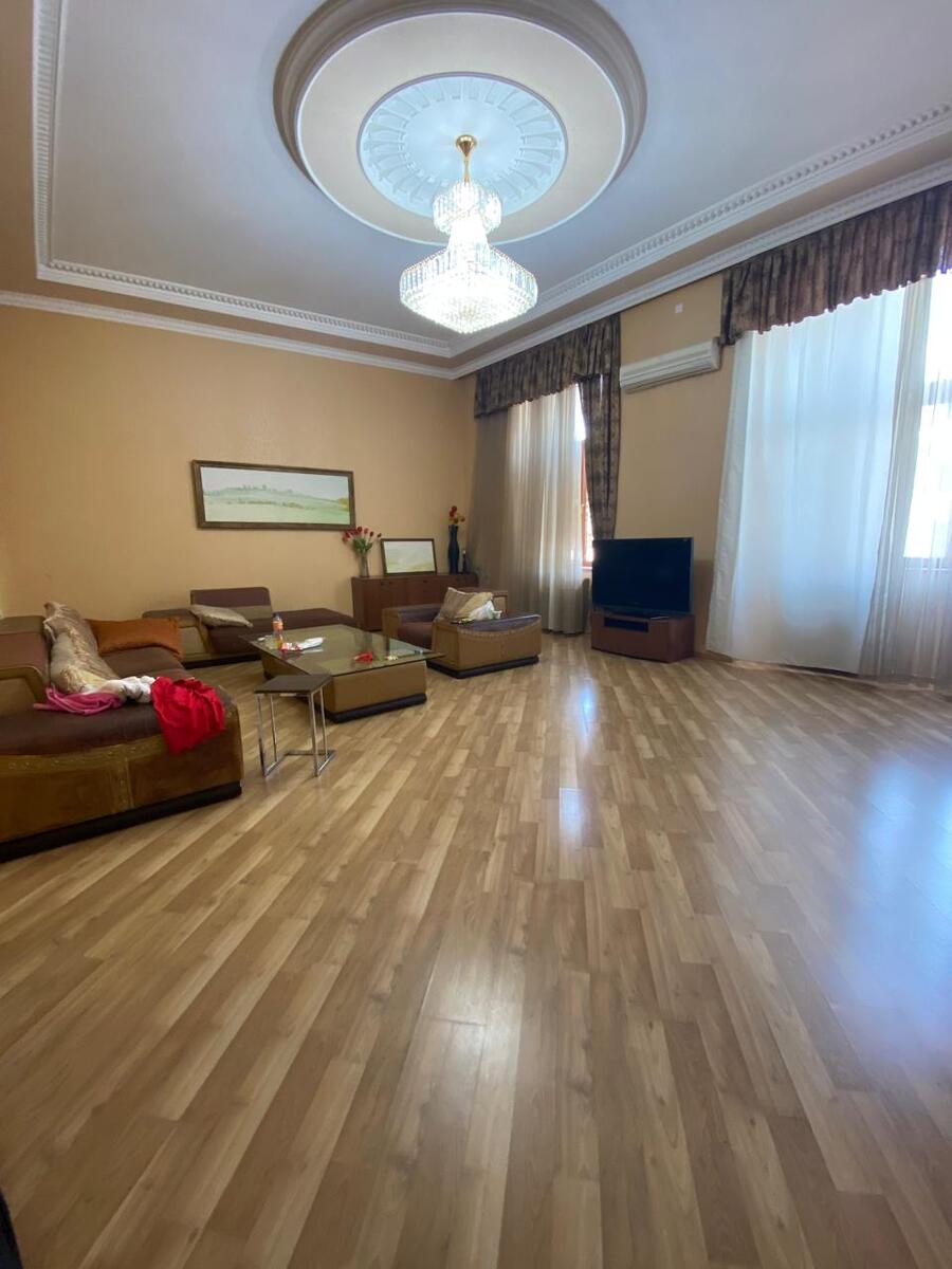İcarəyə verilir 7 otaqlı köhnə tikili 238 m² — Mənzil, Bakı (10)
