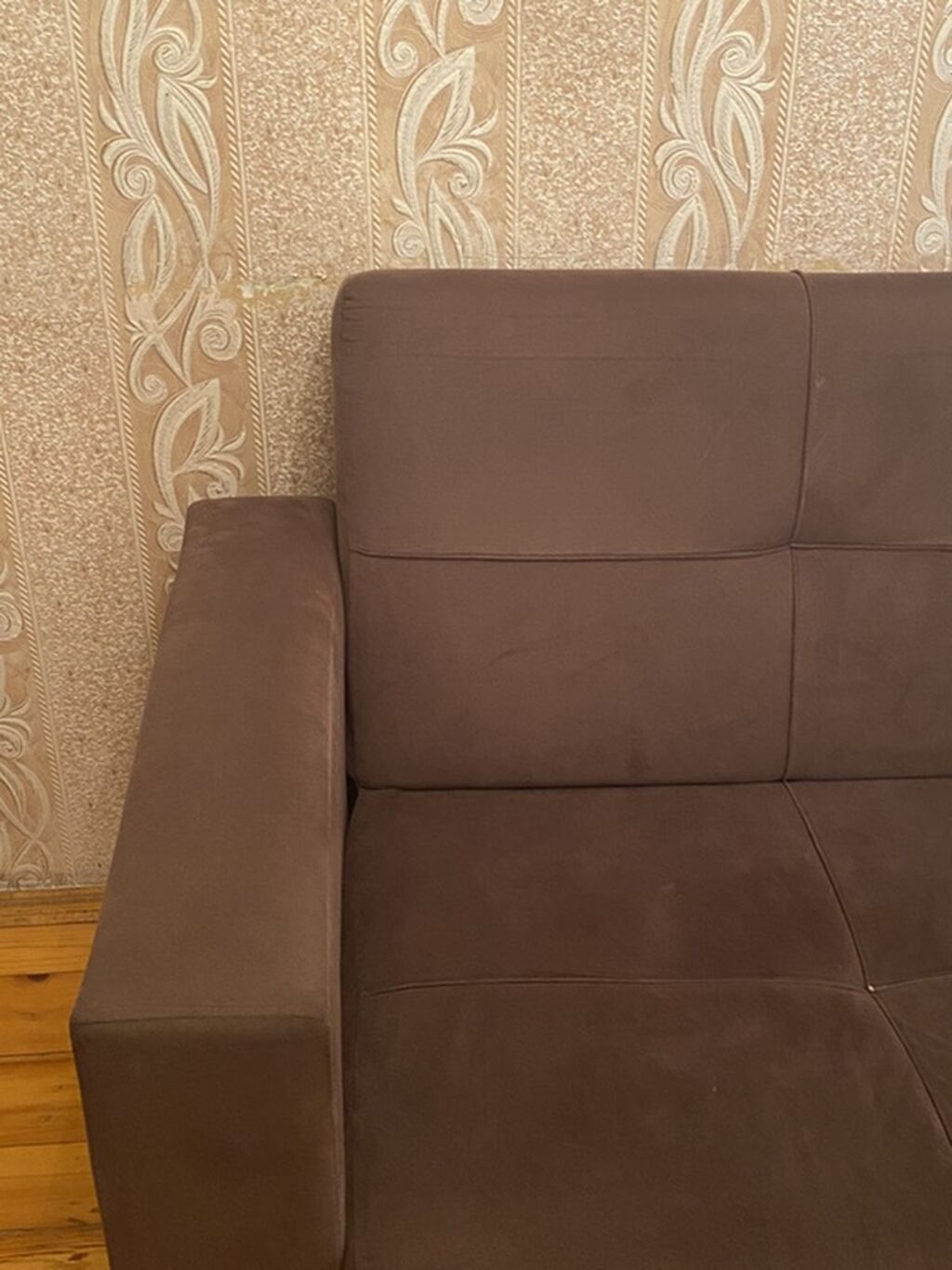 Qəhvəyi rəngdə, minimal dizaynlı üç yerlik divan. Xüsusiyyətlər — Divanlər, Bakı (2)