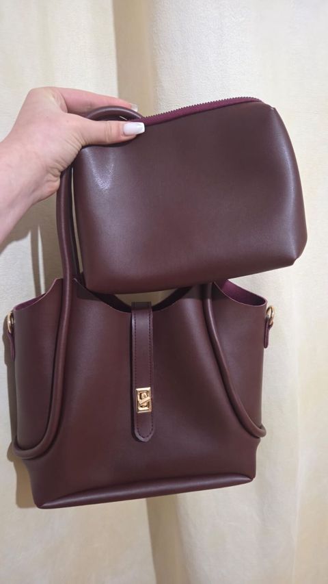 Bordo rəngli 2‑li qadın çantası seti - Material: hamar teksturalı — 25 ₼ · Digah · Çantalar, çamadanlar, cüzdanlar Bordo rəngli 2‑li qadın çantası seti - Material: hamar teksturalı — Digah
