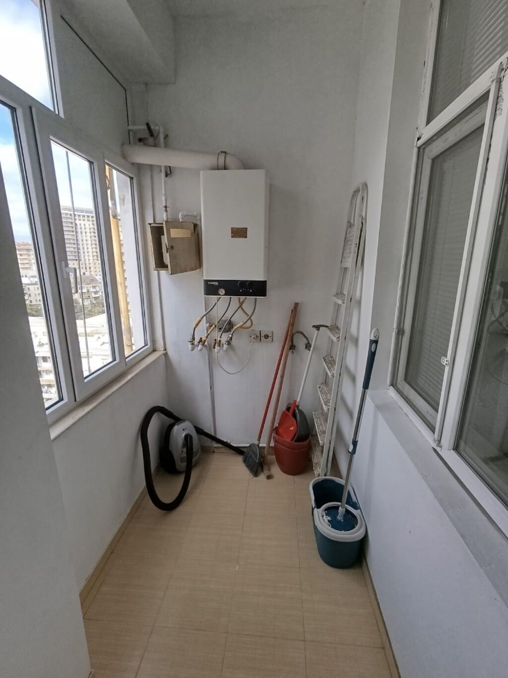 Caspian Plazaya yaxın ərazidə, köhnə 6-cı paralel küçəsində ev kirayə — Mənzil, Bakı (3)
