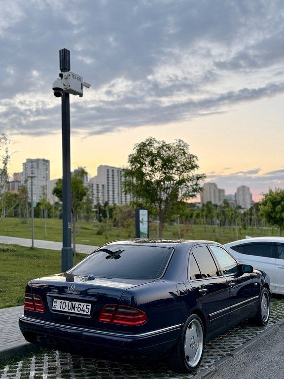 Mercedes E 230, 2.3 L, 1996 il, 420 000 km 10-UM-645 — Avtomobillər, Bakı (12)
