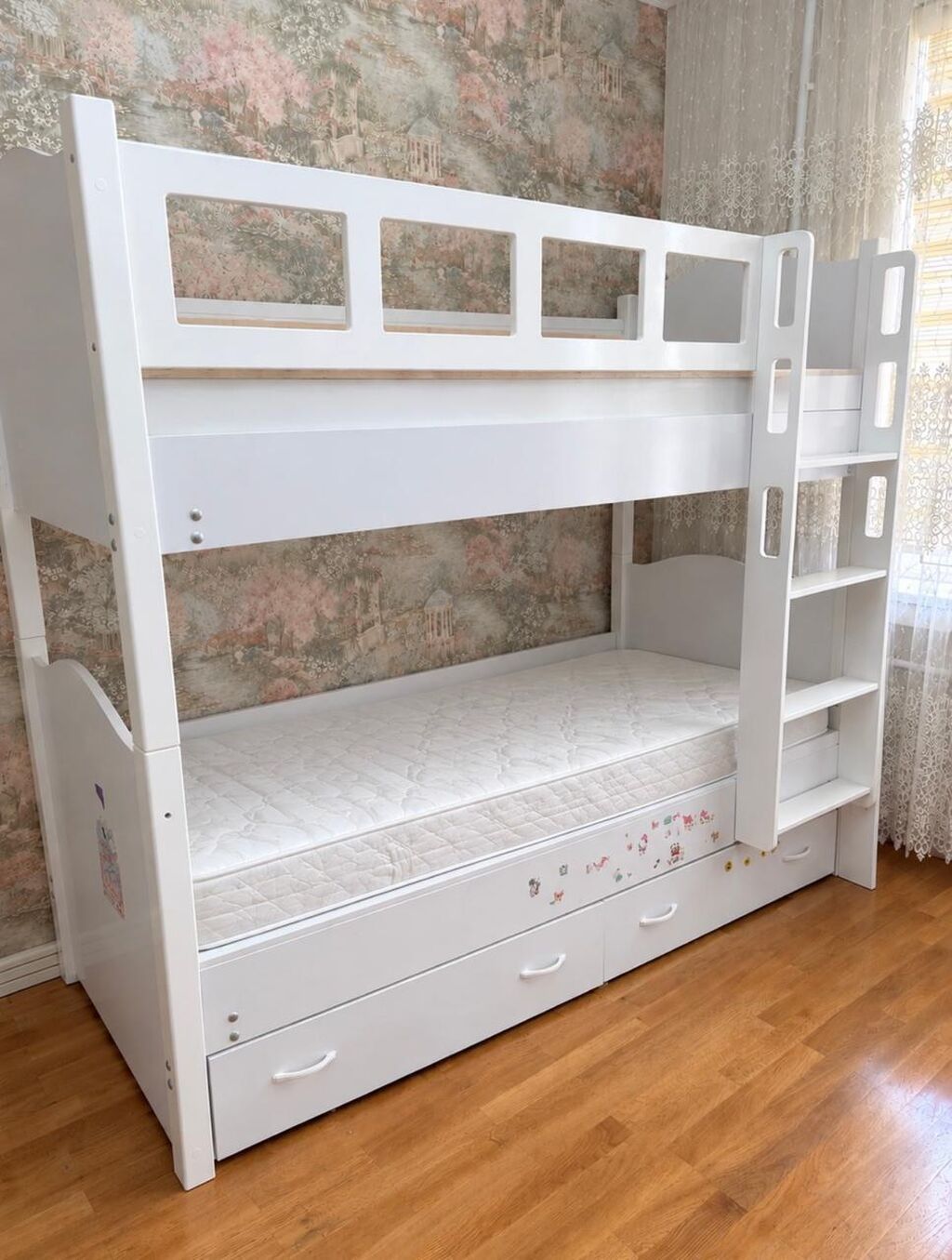 İkimərtəbəli çarpayı satılır 200₼. Matrasları var.Ünvan Xətai — Yataqlar, Bakı