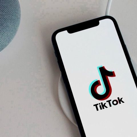 "Tik Tok" səhifəsi — Bakı